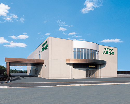 <h2>総合葬祭式場ライフケア<br>八幡会堂</h2><span>ボートピア市原となり</span>