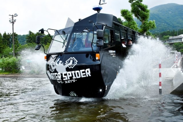 水陸両用ニンジャバス