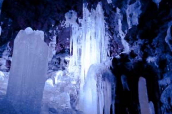 富岳風穴・鳴沢氷穴