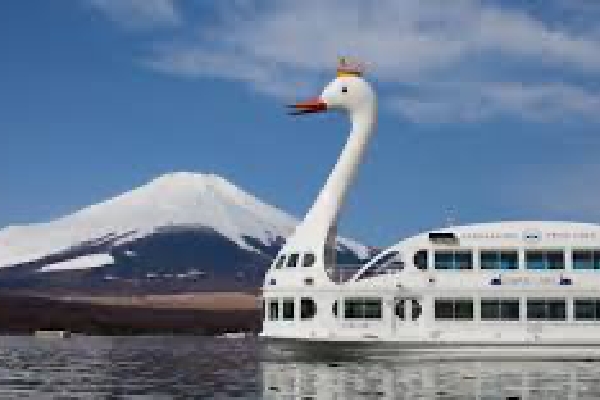 山中湖遊覧船「白鳥の湖」